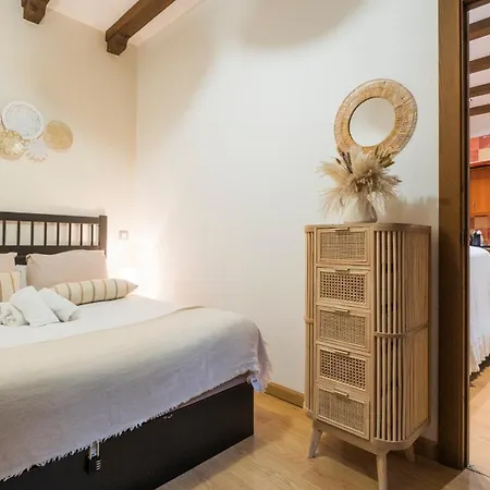 Pozo Amargo Junto A La Catedral By Ap *