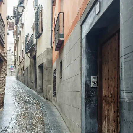 Pozo Amargo Junto A La Catedral By Ap * Toledo