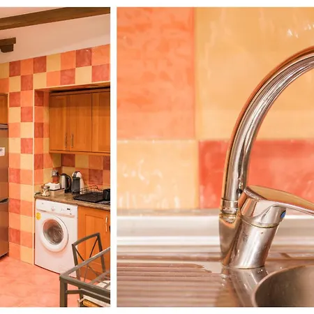 Pozo Amargo Junto A La Catedral By Ap *